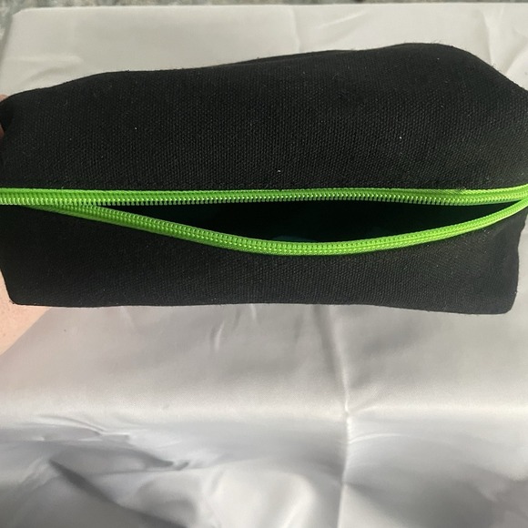 Kiehl's Facial Fuel Energizing Moisture Treatment For Men & Face Wash With Bag - Picture 7 of 11